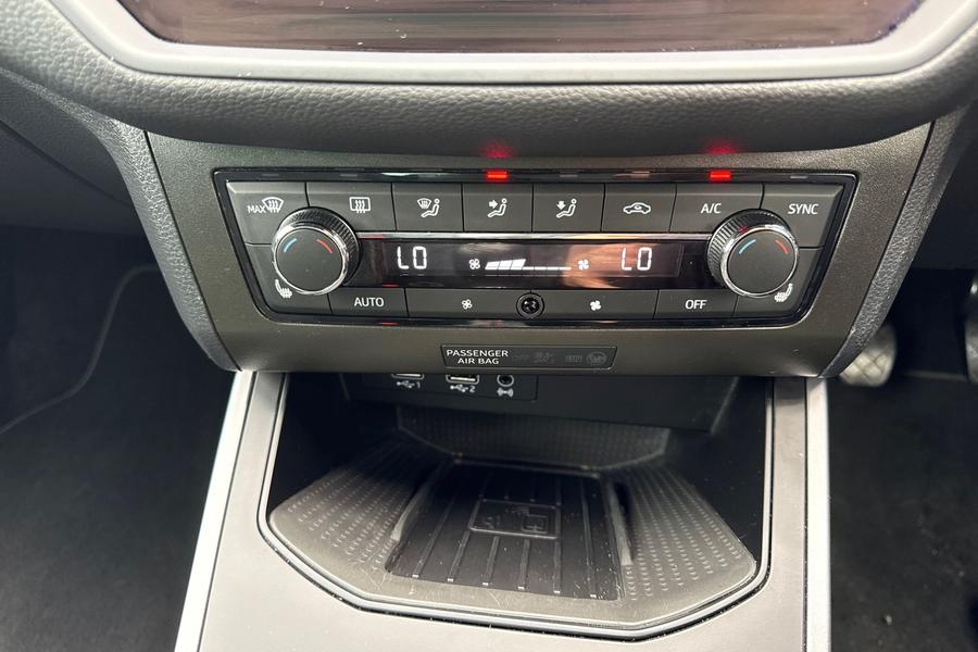 SEAT ARONA Photo autoimg-09a8394360cc3e916d77038a608767d4be2cd6c9.jpg