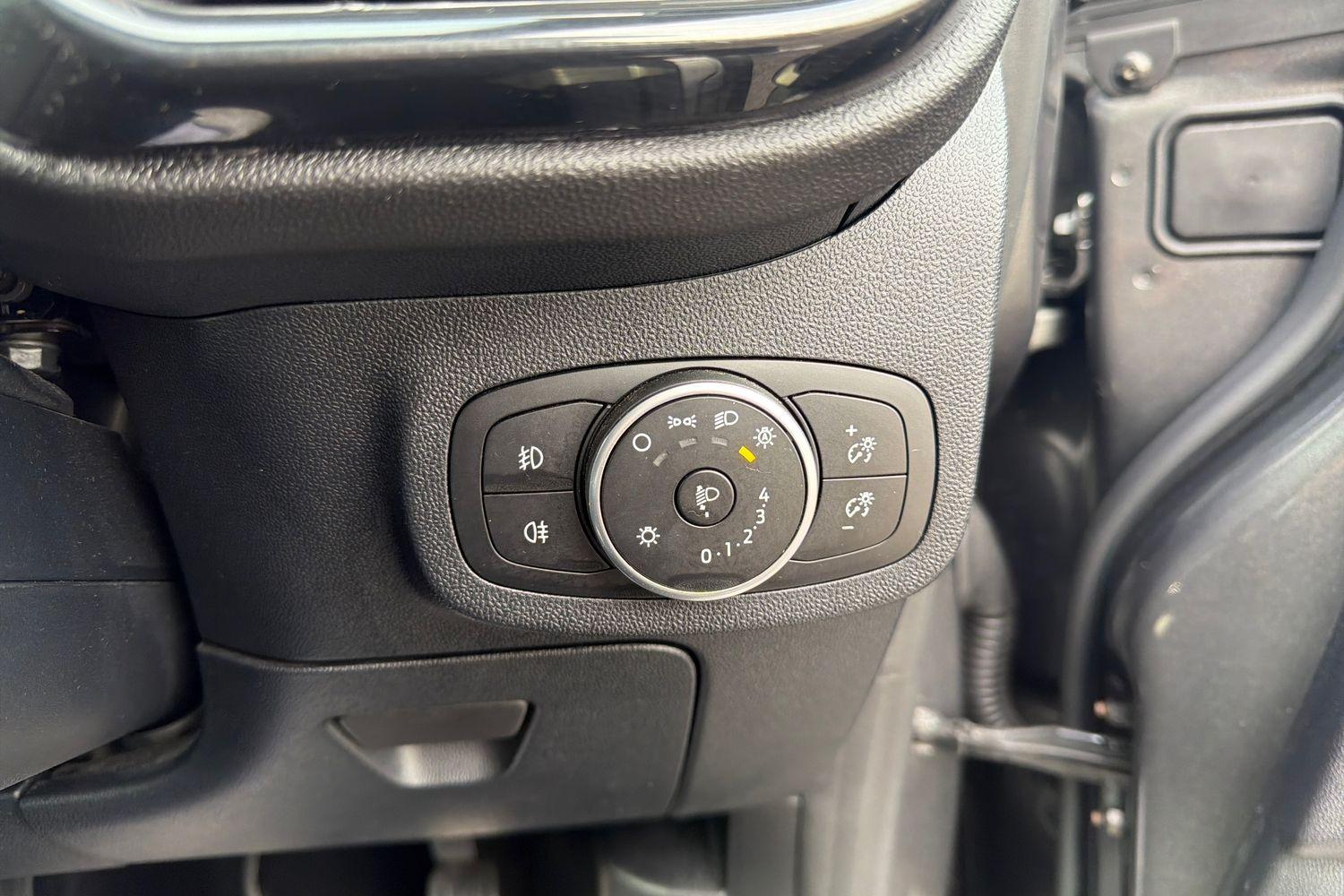 Ford FIESTA Photo 22