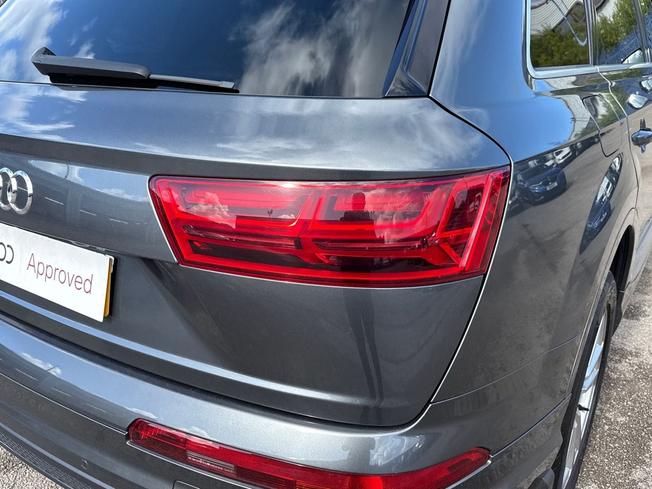 AUDI Q7 Photo 18