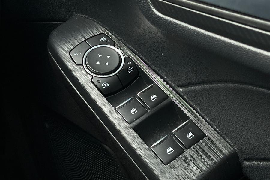 Ford KUGA Photo autoimg-09c0159f973856e1e11b587d57c6c2b51716f52c.jpg