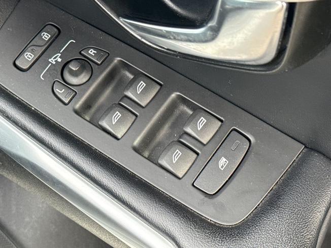 VOLVO V40 Photo 25