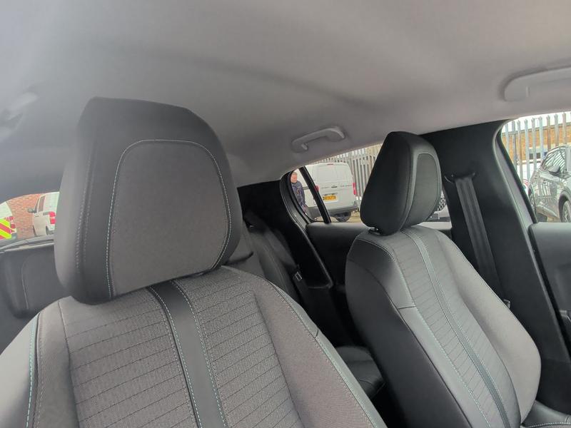 Used Peugeot E-208 YA70HHM 35