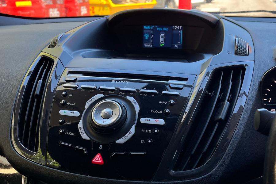 Ford Kuga Photo autoimg-09c4c4d49b63721264c38b3af81f4b6818d1589a.jpg