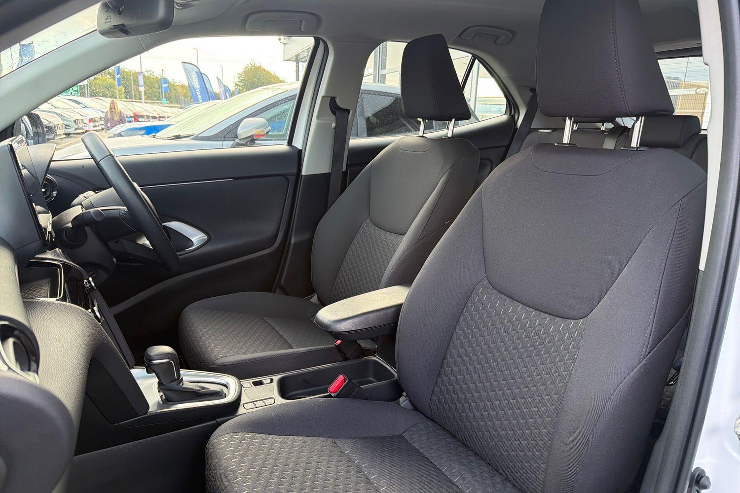 Toyota YARIS CROSS Photo 18