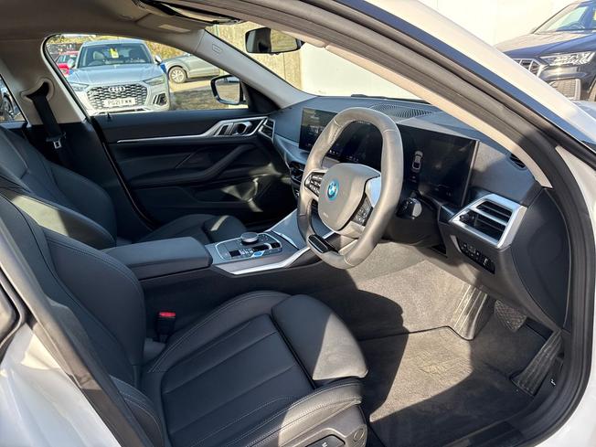 BMW I4 Photo 25