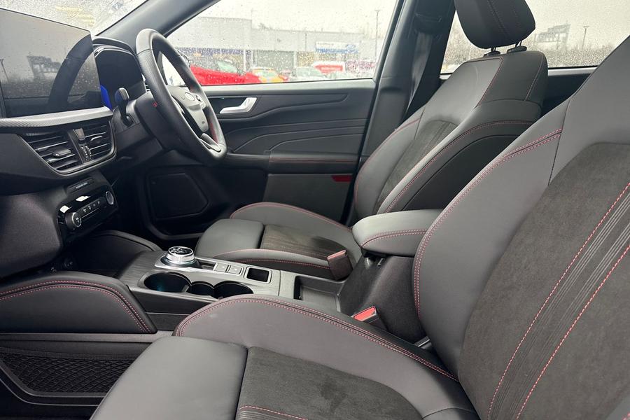 Ford KUGA Photo autoimg-09cc96dad3ad3dae747ef457b1d66e453d5d4a9b.jpg