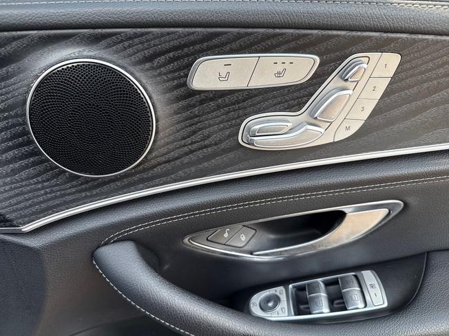 MERCEDES-BENZ E Class Photo 28