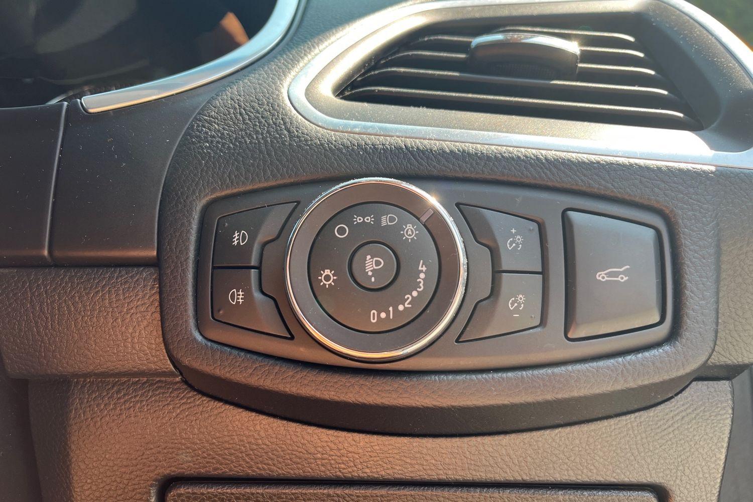 Ford EDGE Photo 26