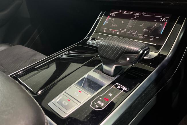 AUDI Q8 Photo 23