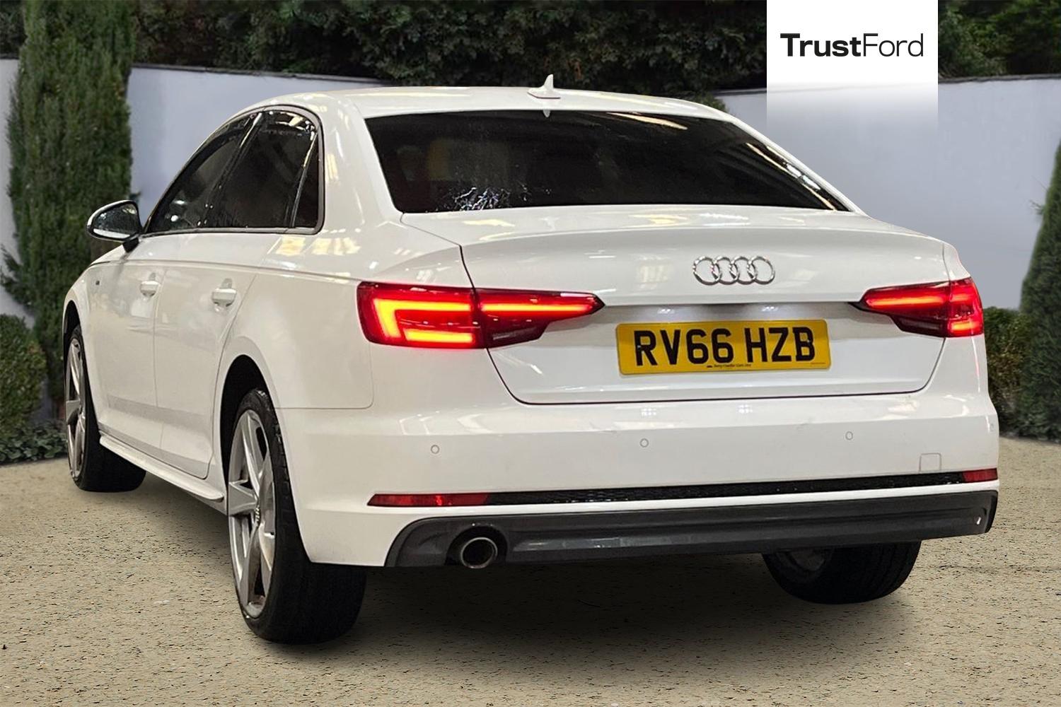 Audi A4 Photo 1