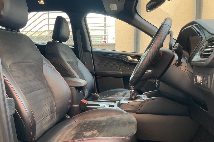 Ford KUGA Photo autoimg-09defd96901d42cc349738957c4f60d7f4c6f0ad.jpg
