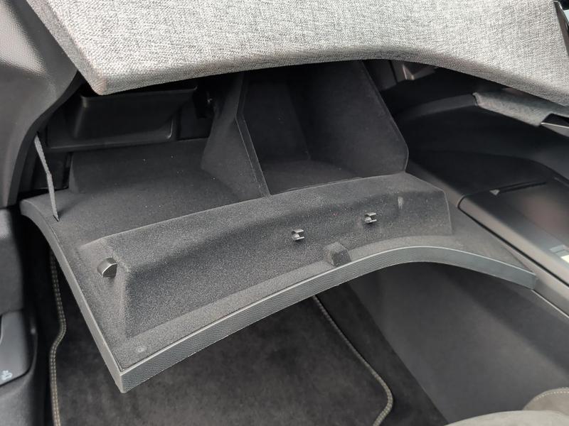 Used Peugeot E-3008 NV24VOB 31