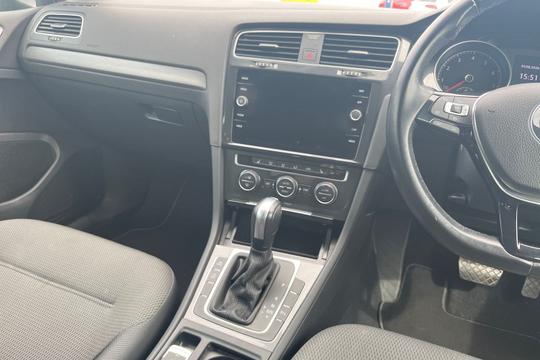 Volkswagen Golf Photo autoimg-09e6396f6d920deb993c4a73d49460d8ffb55985.jpg