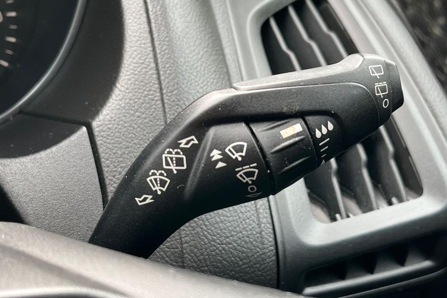 Ford FOCUS Photo autoimg-09e90841040acdf94ff948b3f5b5ffad07d48cd3.jpg