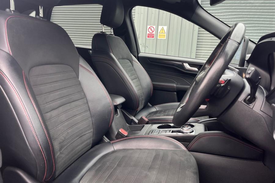 Ford KUGA Photo autoimg-09ec01c93ba15d9201fa44ea1e36230a06b7d5d2.jpg