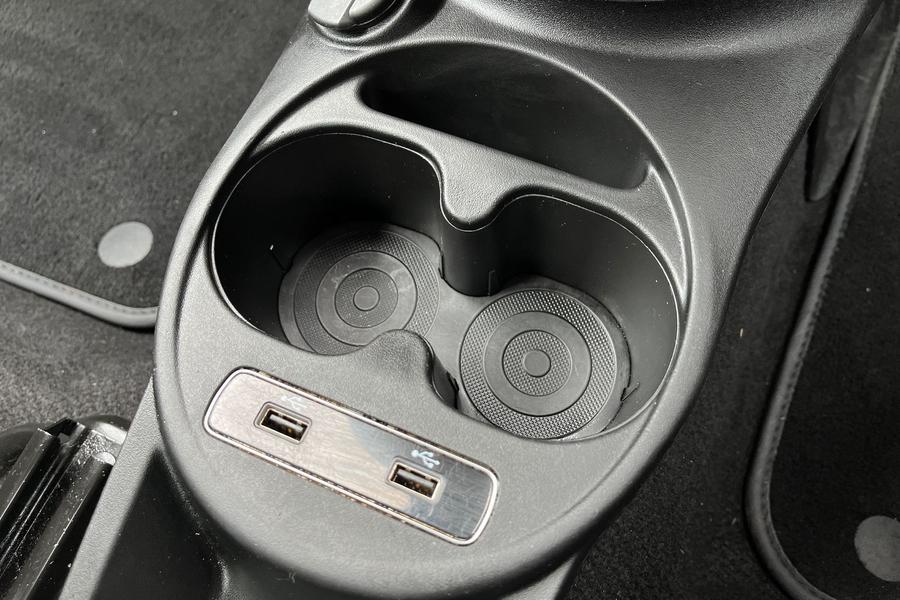 Abarth 595 Photo autoimg-09f21e54bee2a775ea119bc85ea4d9519d6521f9.jpg
