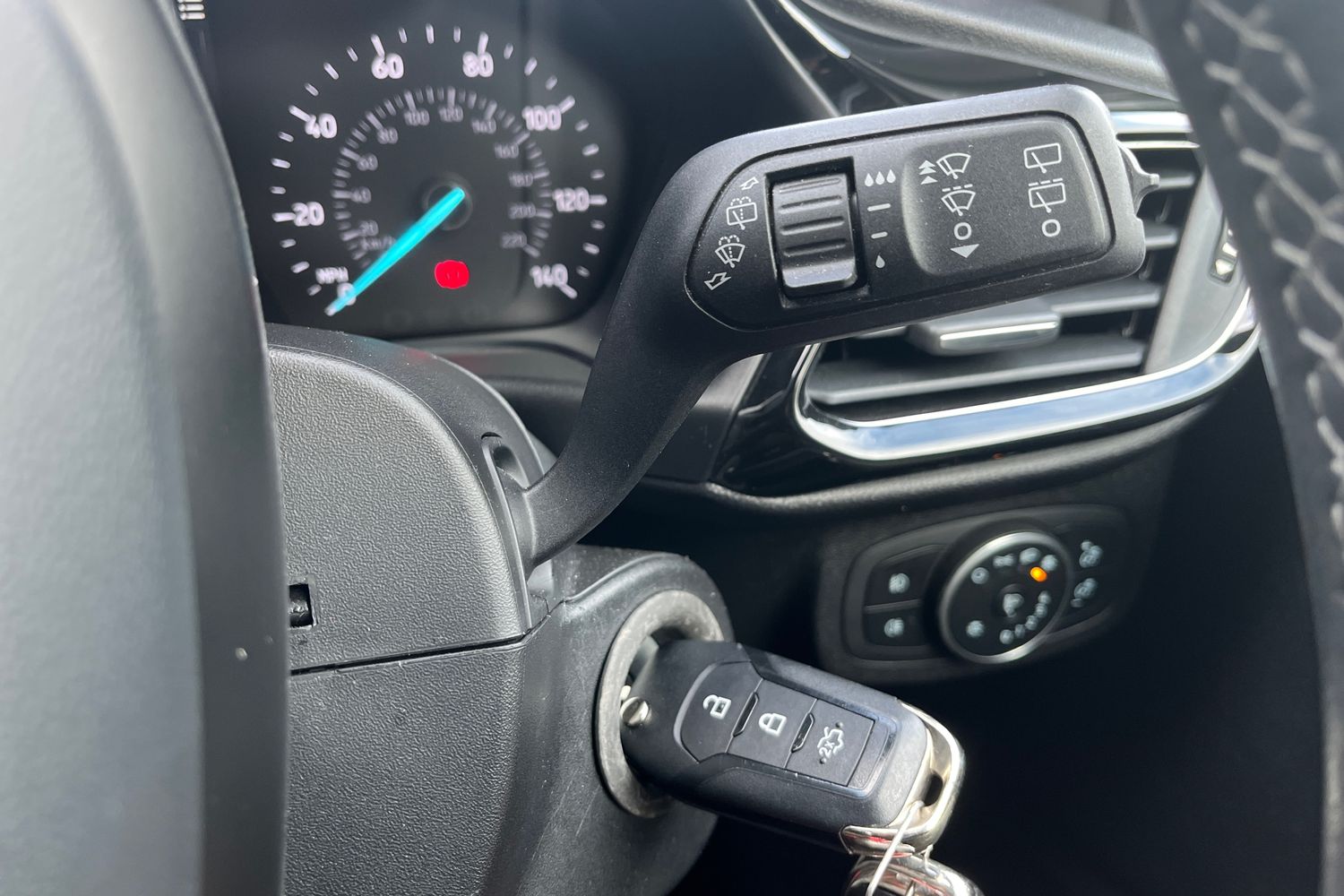 Ford FIESTA Photo 14