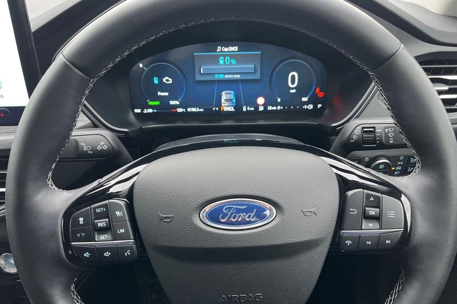 Ford Kuga Photo autoimg-09f5ea954b021877467cfeea34cd54c6d561e0e7.jpg