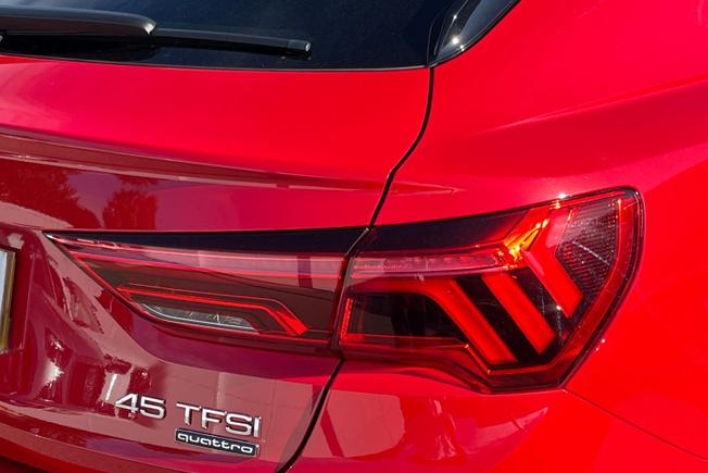 AUDI Q3 Photo 18