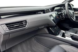 AUDI Q8 E-Tron Photo 2