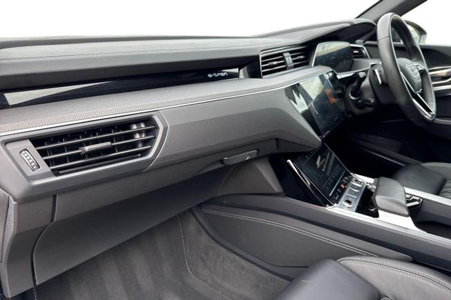 AUDI Q8 E-Tron Photo 2