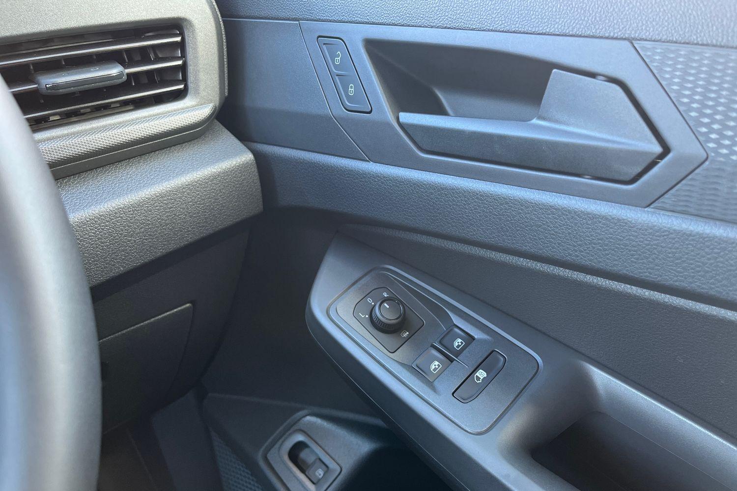 Ford TRANSIT CONNECT Photo 15