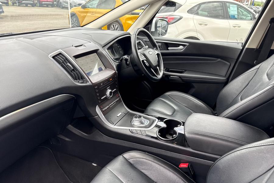 Ford S-MAX Photo autoimg-0a05b8bb32a4a10f3a1763cc1765868868af638d.jpg