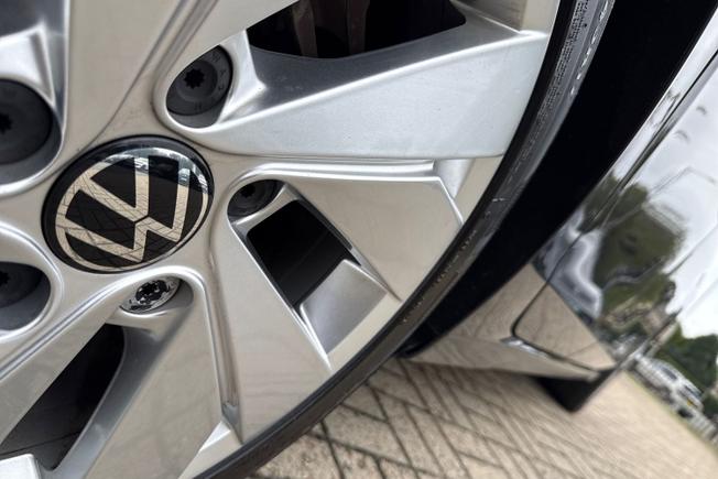 Volkswagen Golf Photo 22