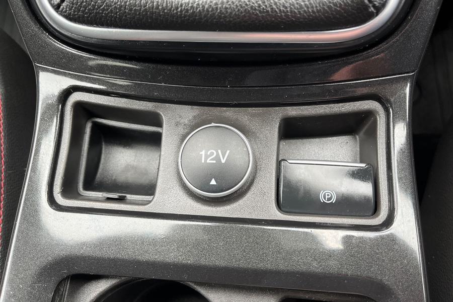 Ford KUGA Photo autoimg-0a10bd28593bab007e5f66f2defa7ffc28da4c28.jpg