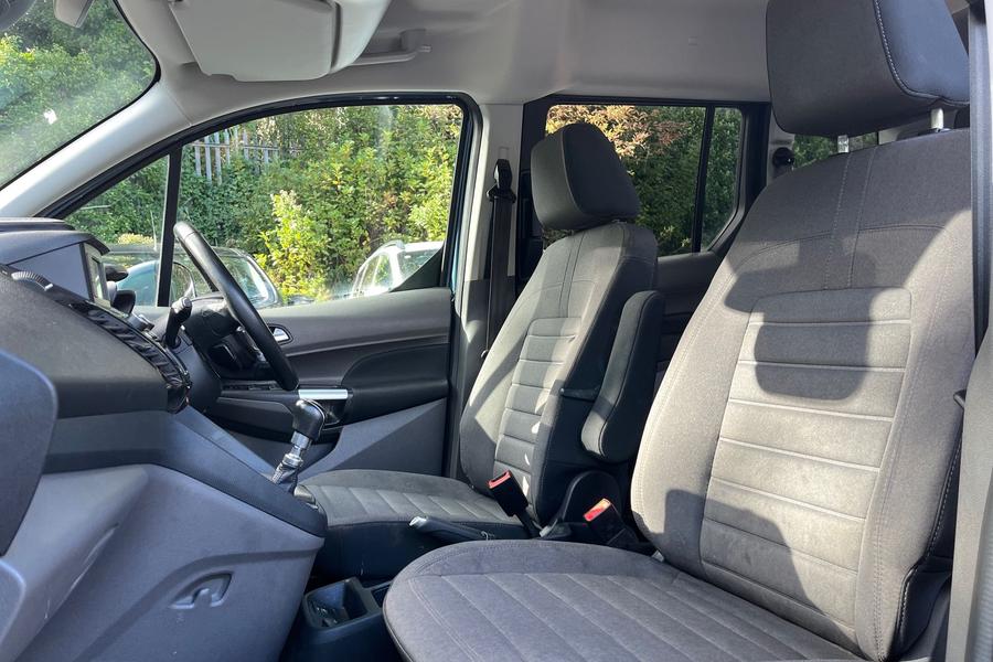 Ford Tourneo Connect Photo autoimg-0a12cafe065210c6f1e5b818f8d625c767fa86e8.jpg