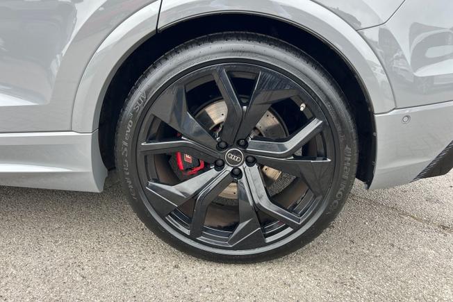 AUDI Rsq8 Photo 27