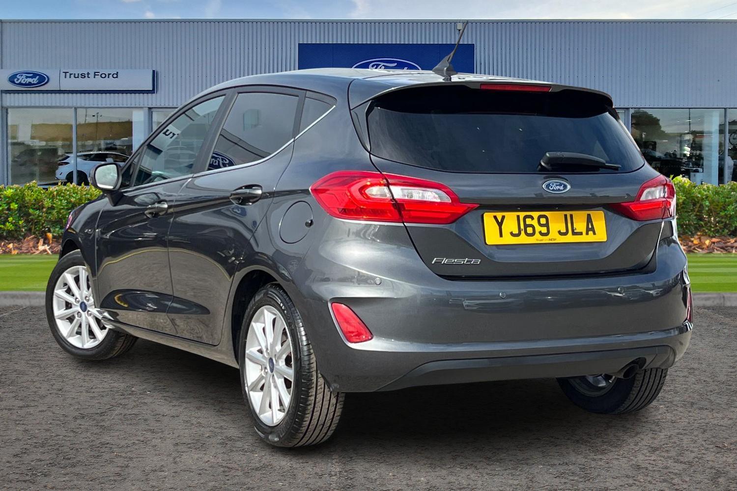 Ford FIESTA Photo 1