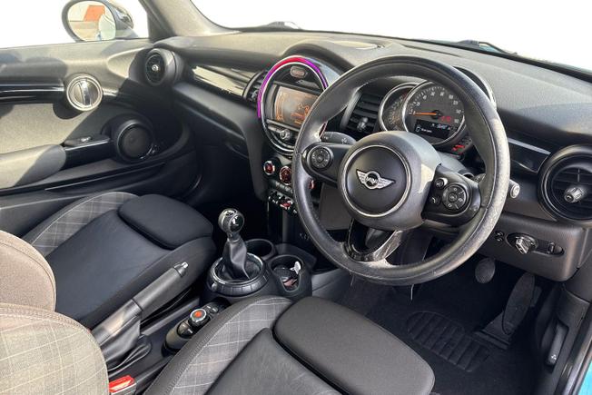 MINI Hatchback Photo 6
