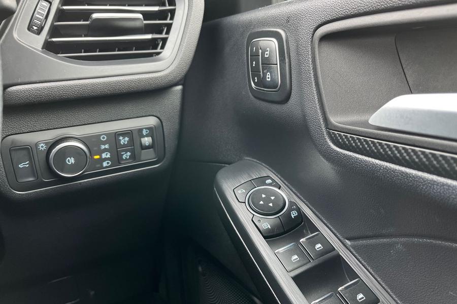 Ford KUGA Photo autoimg-0a1db7663161d3a644e4ee93969c33dff4dc36dc.jpg