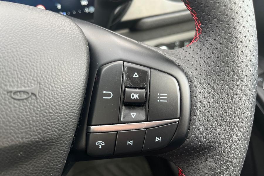 Ford KUGA Photo autoimg-0a22472025c6f0992f7cceb740ad3816ee18dc4c.jpg