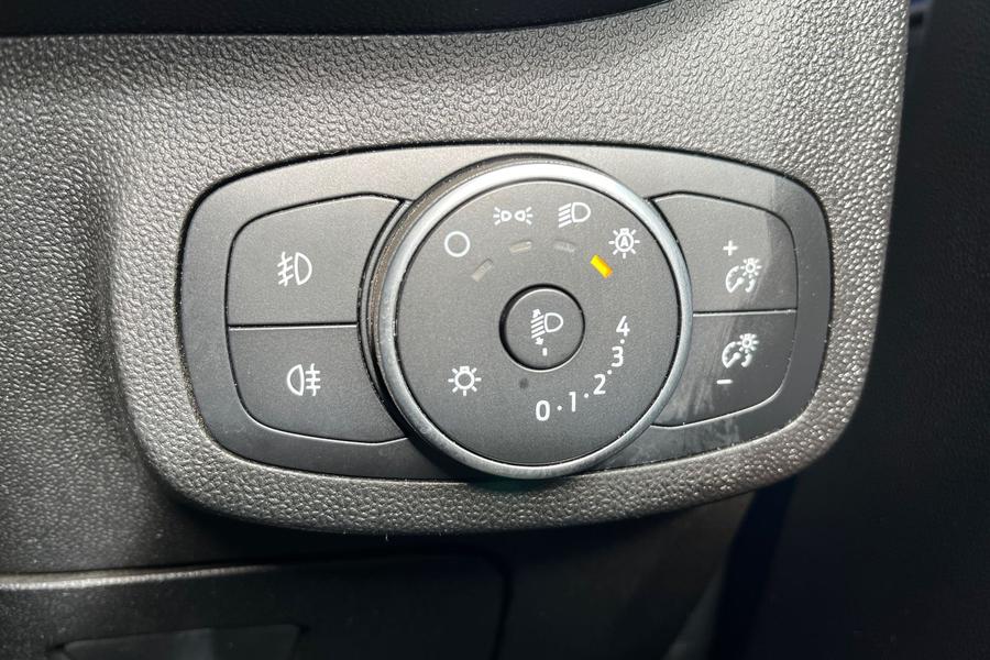 Ford FIESTA Photo autoimg-0a234e921583424c462eafac8de39ba985782e04.jpg