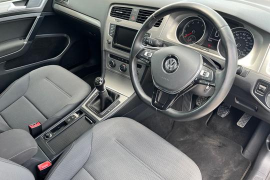 Volkswagen Golf Photo autoimg-0a252f52819e454a43045f0260670cfd510d6286.jpg