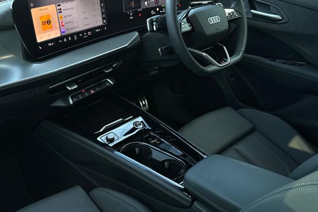 AUDI Q3 Photo 26