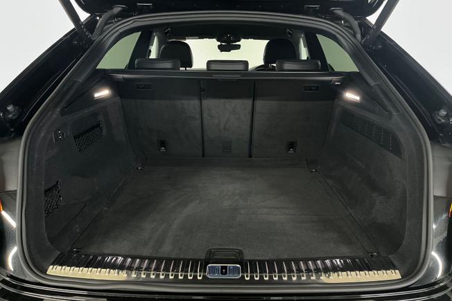 AUDI Q8 Photo 12
