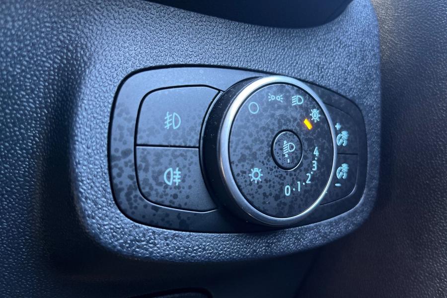 Ford FIESTA Photo autoimg-0a31fa44132f8d79b227cfe18b0a1a1ce071b5a1.jpg