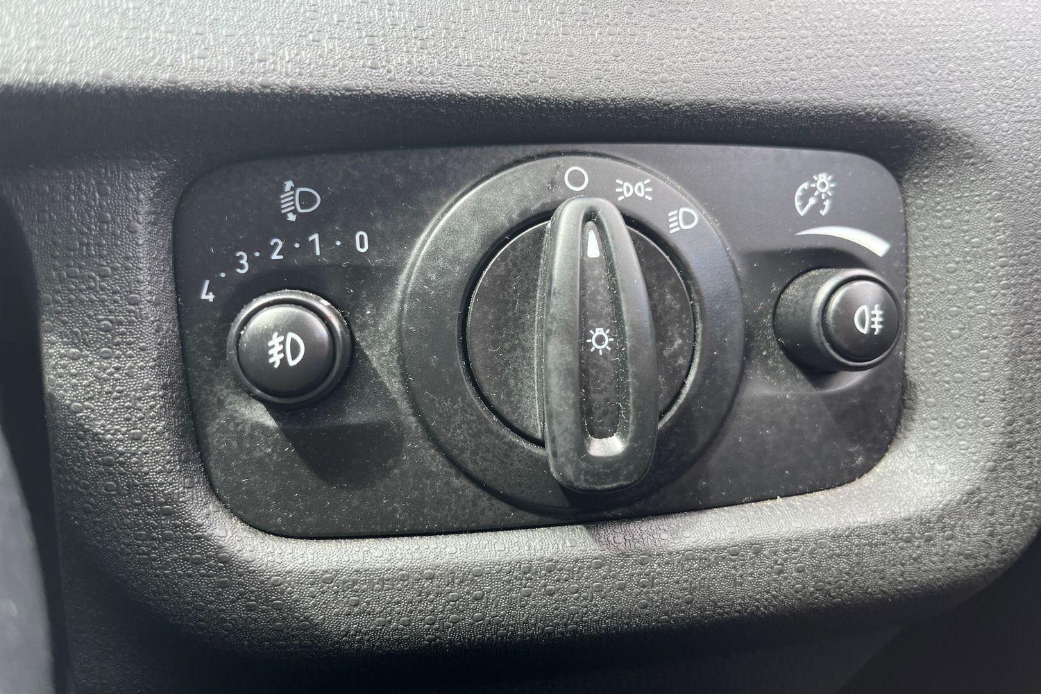 Ford Fiesta Photo 24