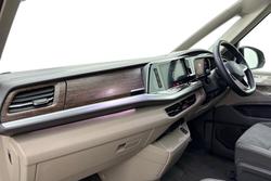 VOLKSWAGEN Multivan Photo 2