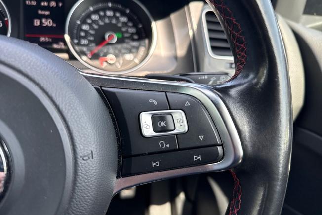 VOLKSWAGEN Golf Photo 17