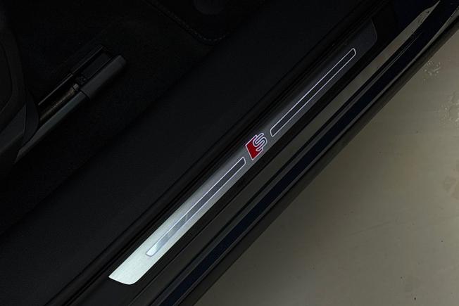 AUDI Q8 e-tron Photo 23