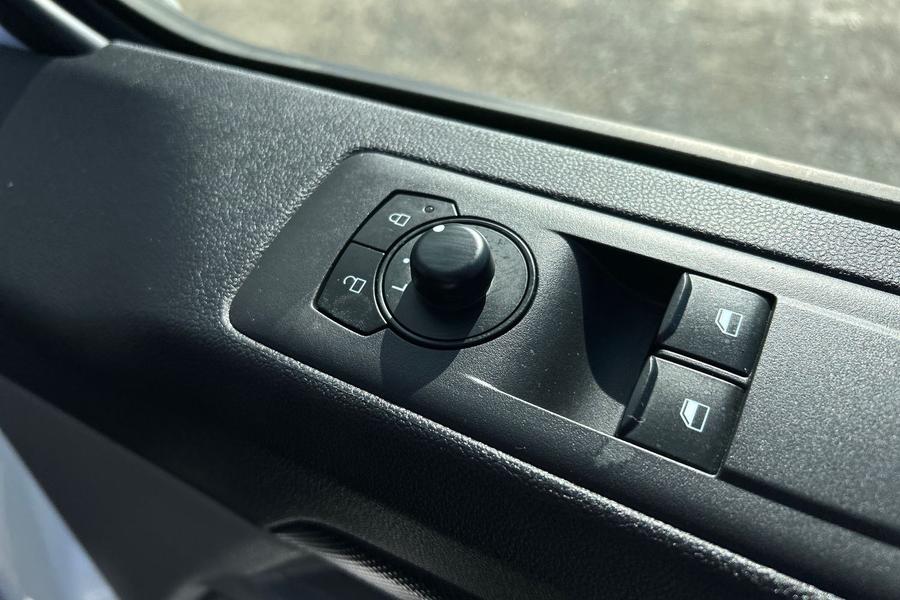 Ford E-TRANSIT CUSTOM Photo autoimg-0a40a1836a4f9f5449706ec8f38bd5be3136f154.jpg