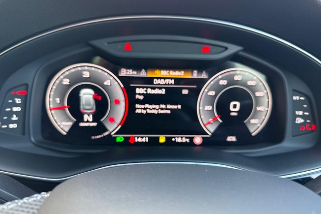 AUDI Q8 Photo 15