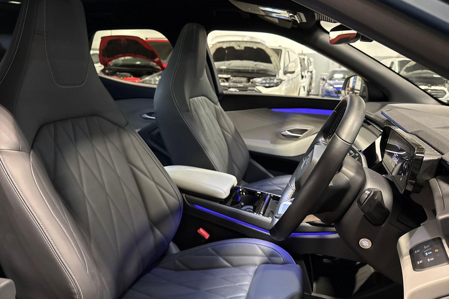 Ford Explorer Photo 16