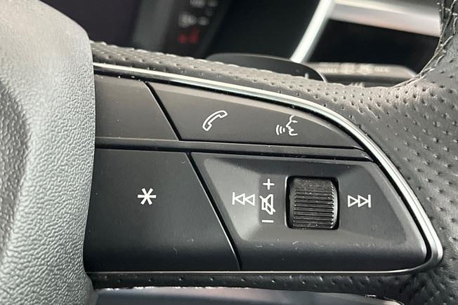 AUDI Q3 Photo 17