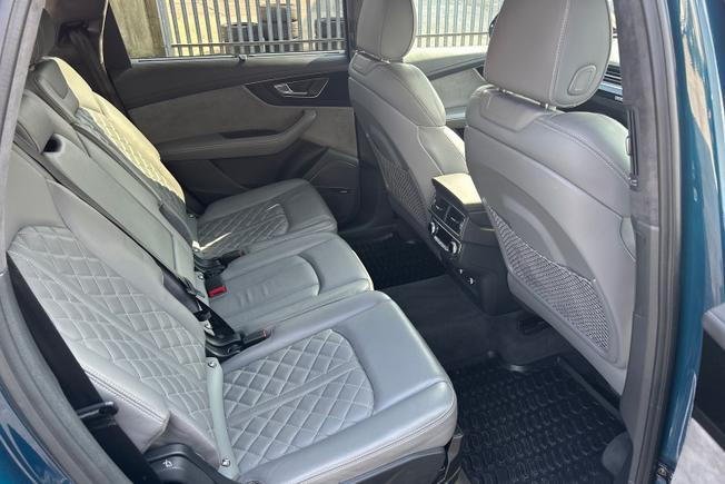 AUDI Q7 Photo 30