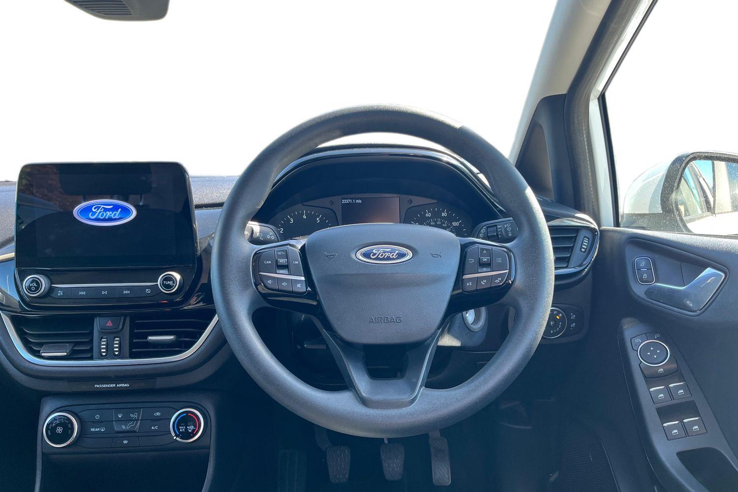 Ford FIESTA Photo 10